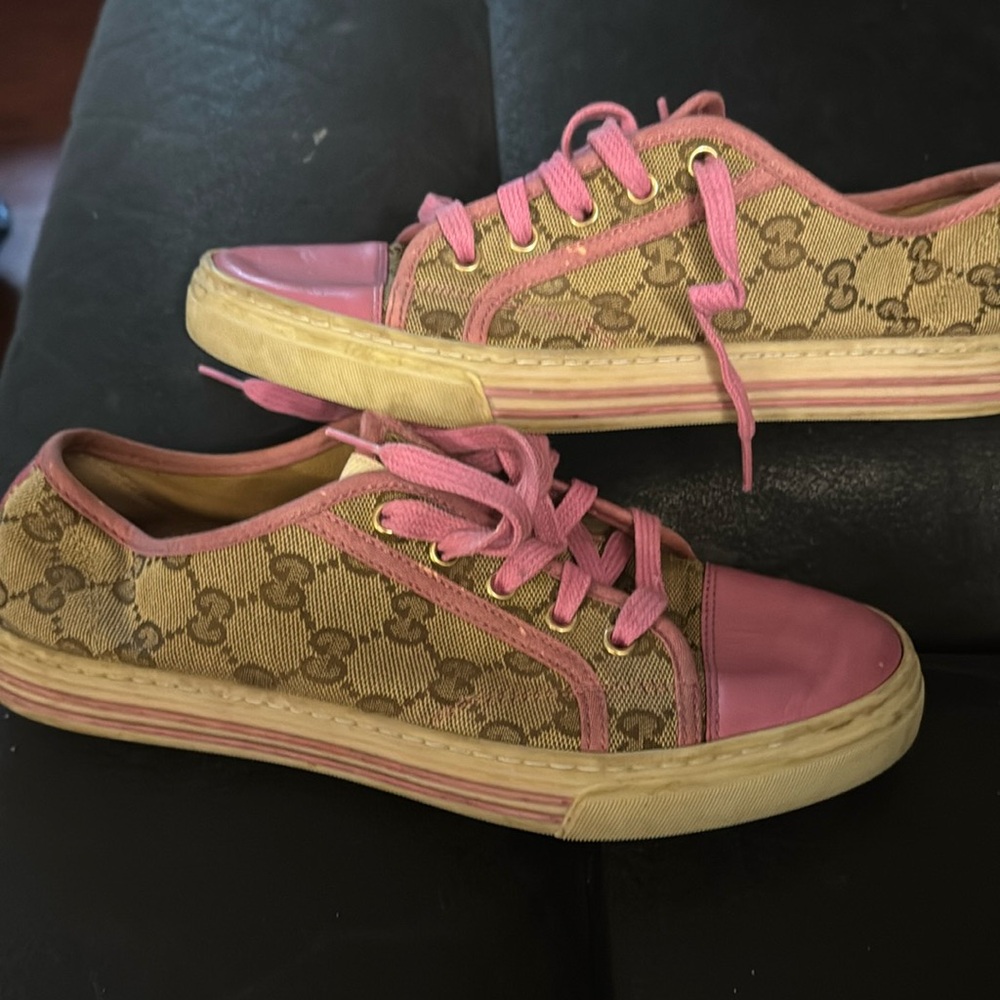 Pre owned Gucci sneakers.